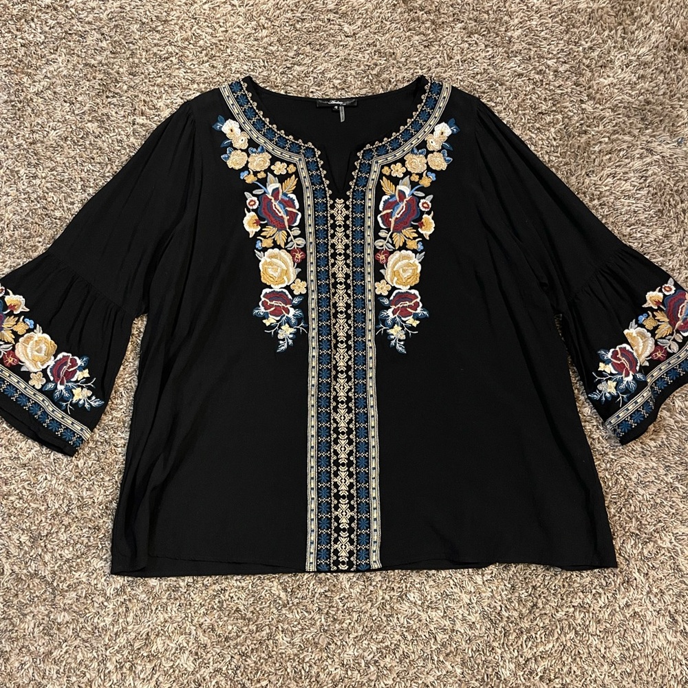 NEW Andrée by Unit Black Embroidered 3/4 Bell Top